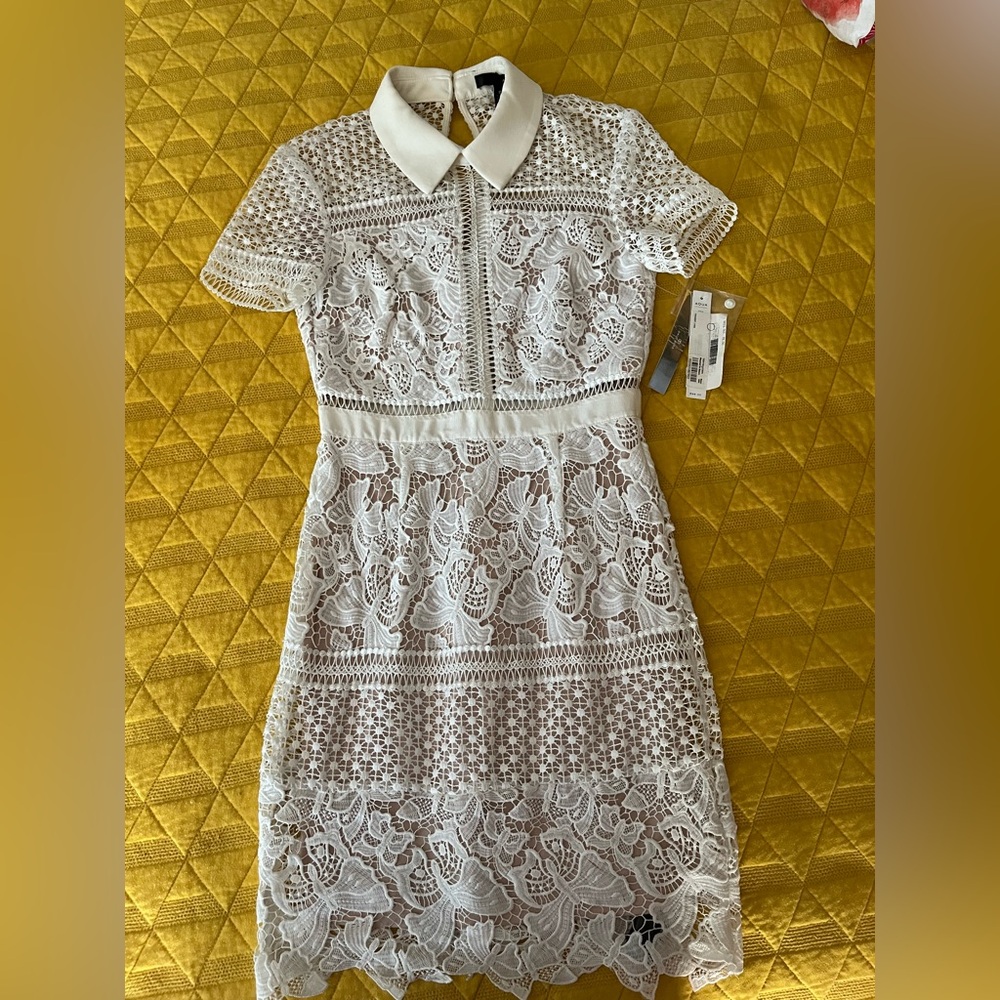Beautiful lace dress. Size 2. White. Brand Aqua NWT